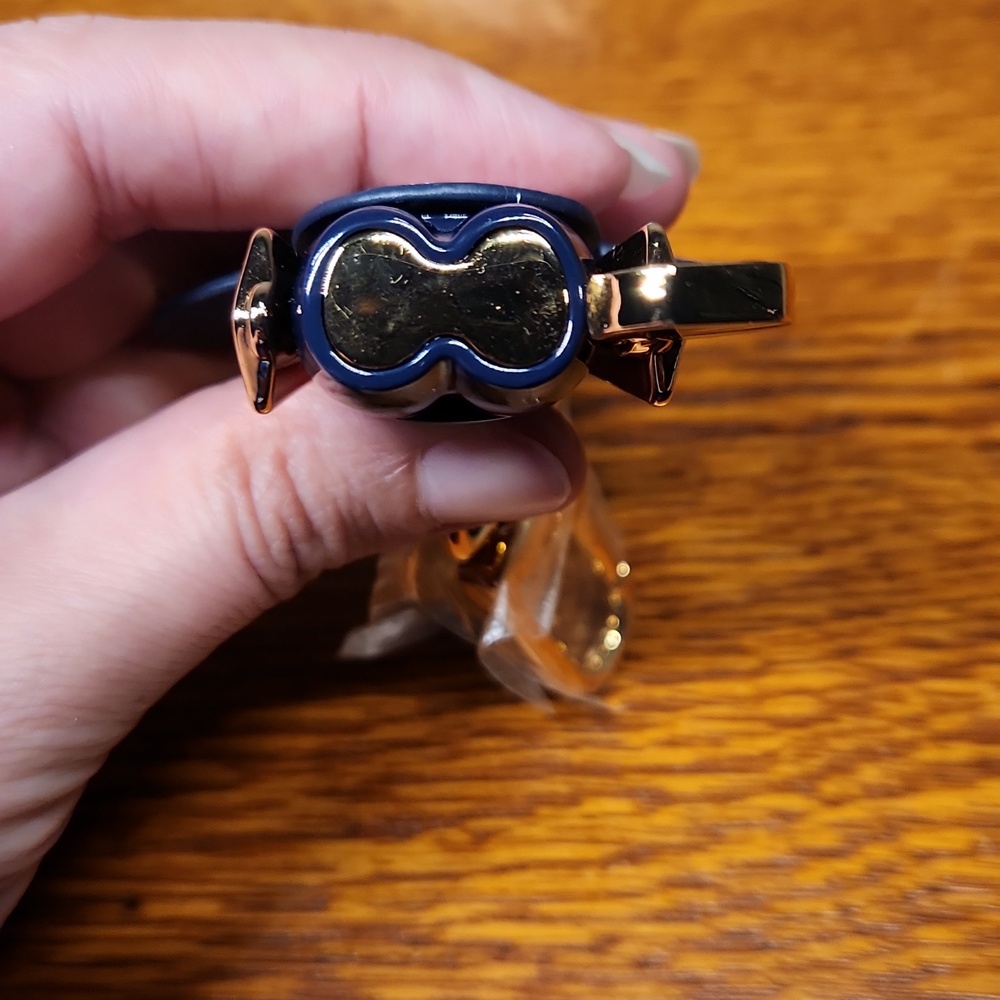 Striped Flower Charm Keychain with Blue Accent - Picture 5 of 6